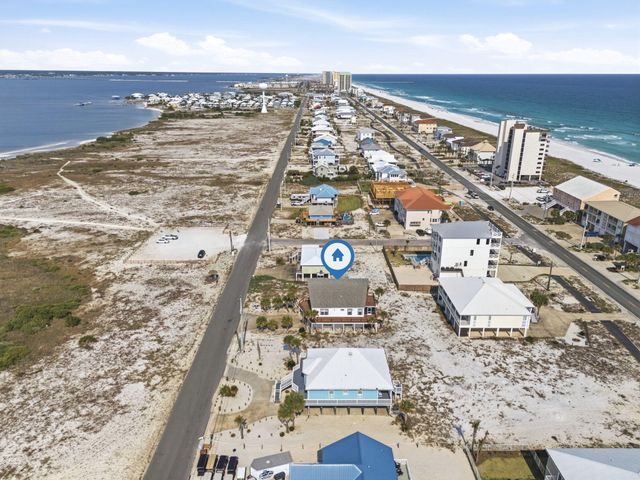 7937 White Sands Boulevard, Navarre, FL 32566