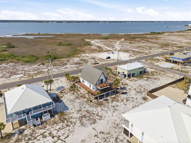 7937 White Sands Boulevard, Navarre, FL 32566