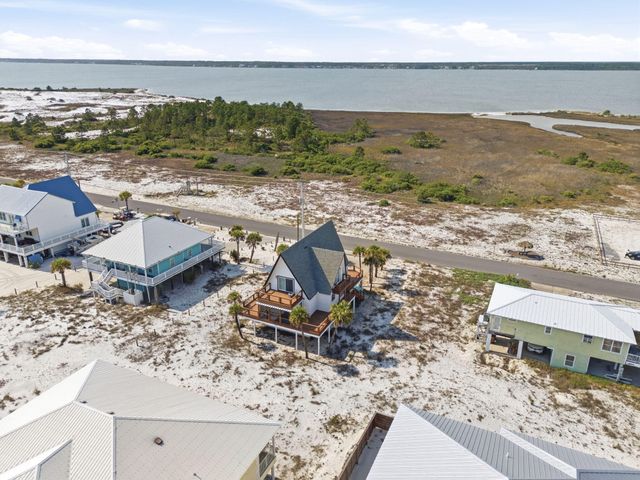 7937 White Sands Boulevard, Navarre, FL 32566