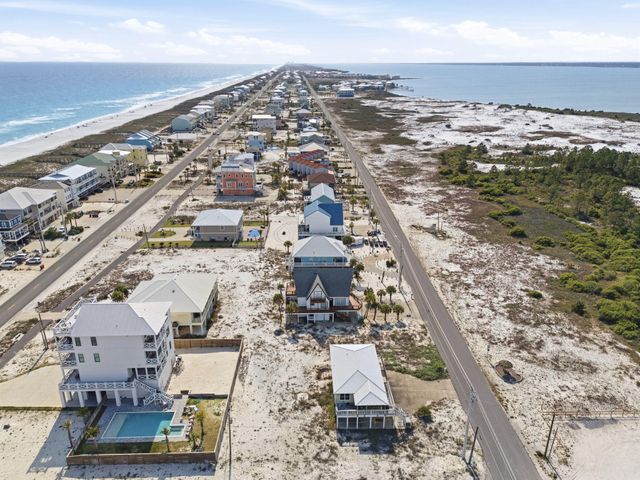 7937 White Sands Boulevard, Navarre, FL 32566
