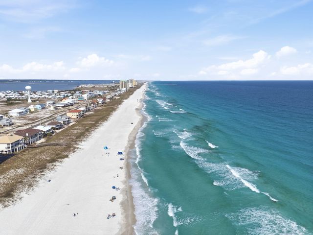 7937 White Sands Boulevard, Navarre, FL 32566