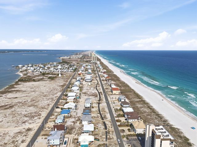 7937 White Sands Boulevard, Navarre, FL 32566