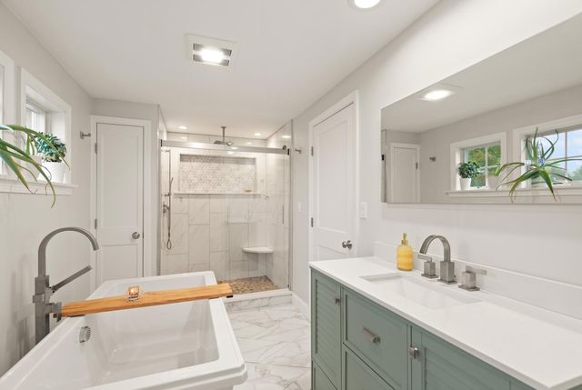 13 Rainbow Cir, Peabody, MA 01960