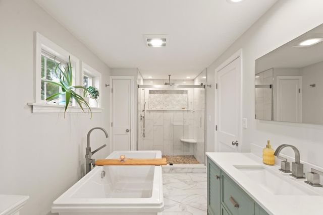 13 Rainbow Cir, Peabody, MA 01960
