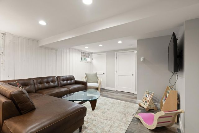 13 Rainbow Cir, Peabody, MA 01960