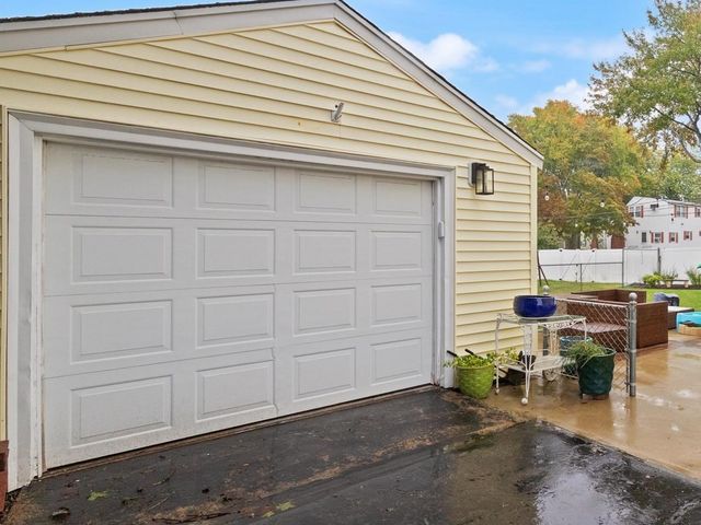 13 Rainbow Cir, Peabody, MA 01960