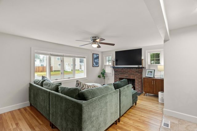 13 Rainbow Cir, Peabody, MA 01960