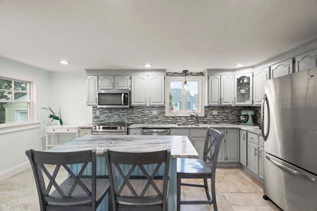 13 Rainbow Cir, Peabody, MA 01960