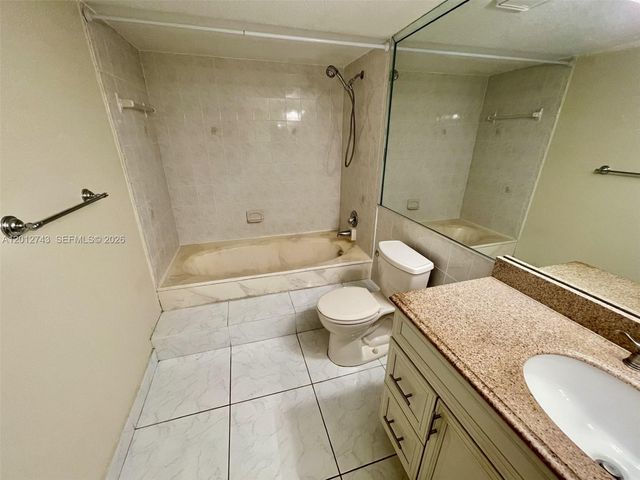 491 Racquet Club Rd 303, Weston, FL 33326