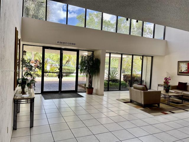 491 Racquet Club Rd 303, Weston, FL 33326