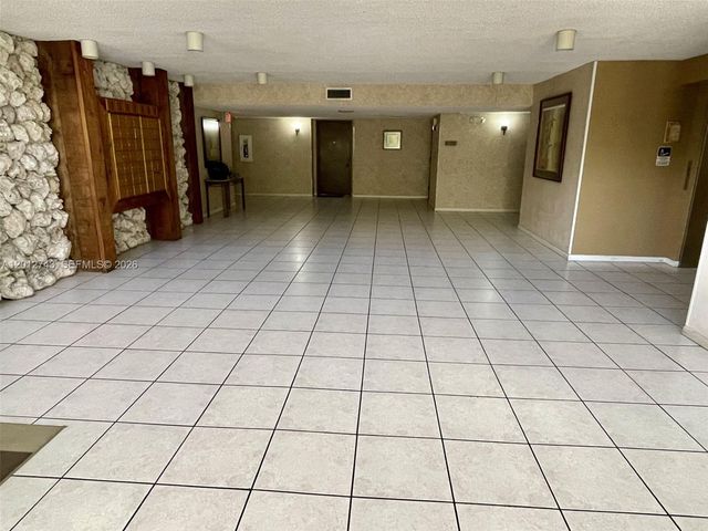 491 Racquet Club Rd 303, Weston, FL 33326