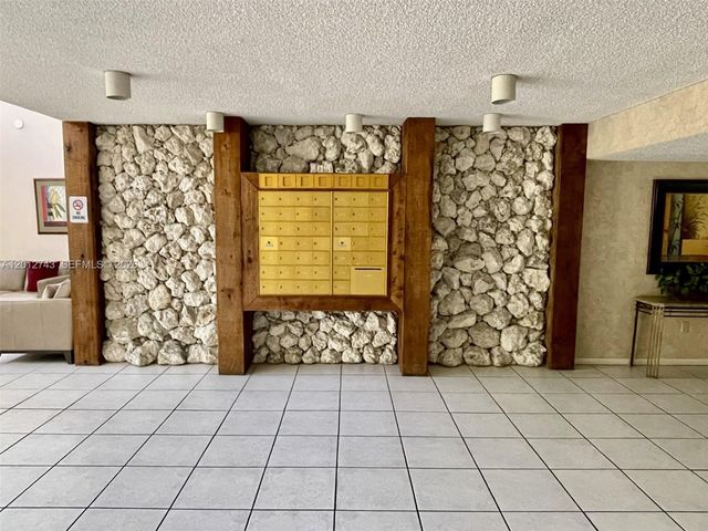 491 Racquet Club Rd 303, Weston, FL 33326