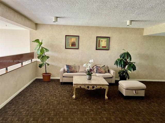 491 Racquet Club Rd 303, Weston, FL 33326