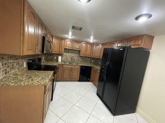 491 Racquet Club Rd 303, Weston, FL 33326