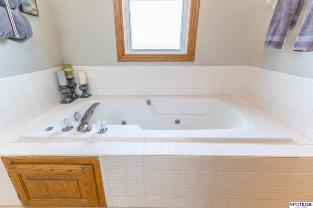 16113 Emiline Street, Omaha, NE 68136