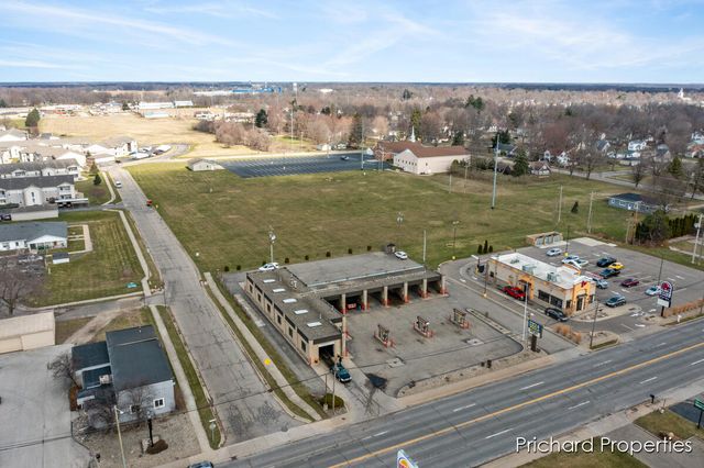 1025 W Michigan Avenue, Three Rivers, MI 49093