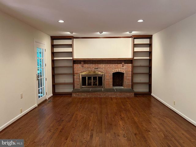 10101 ALSACE CT, Great Falls, VA 22066