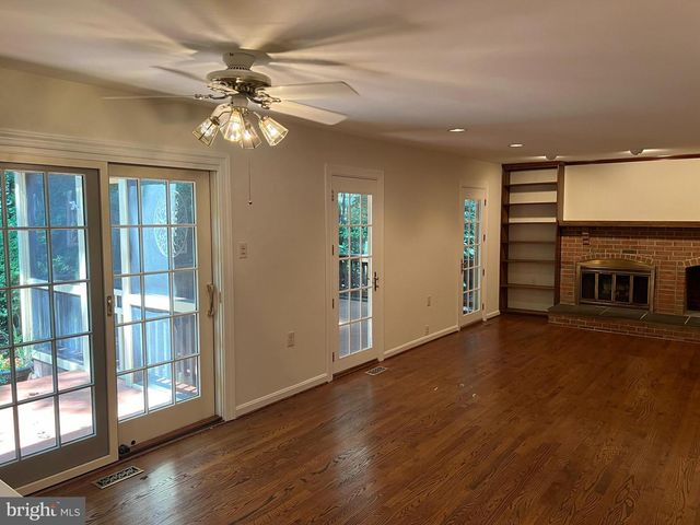 10101 ALSACE CT, Great Falls, VA 22066