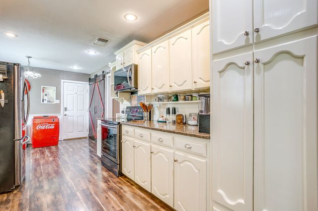 406 Country Club Drive, Joshua, TX 76058