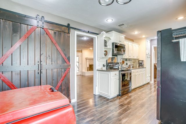 406 Country Club Drive, Joshua, TX 76058