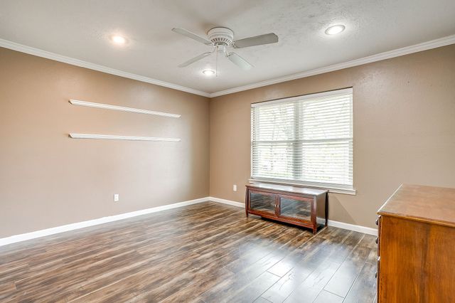 406 Country Club Drive, Joshua, TX 76058