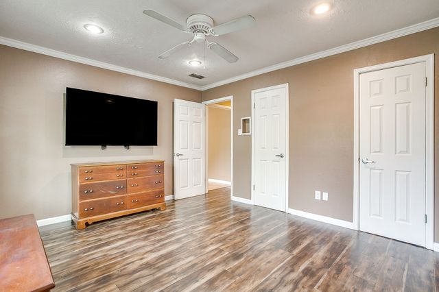 406 Country Club Drive, Joshua, TX 76058