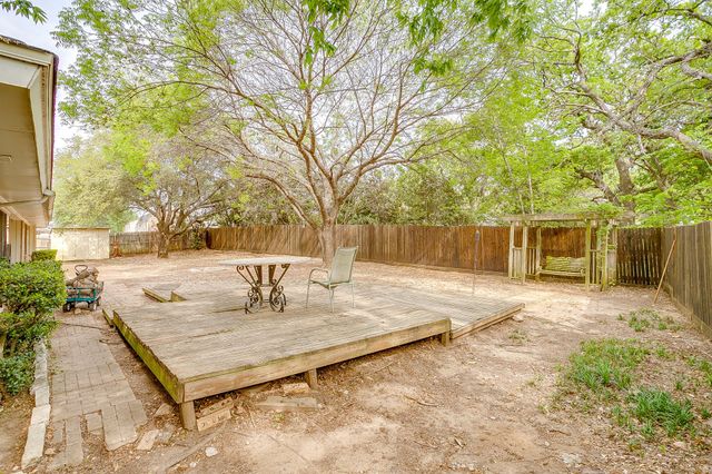 406 Country Club Drive, Joshua, TX 76058