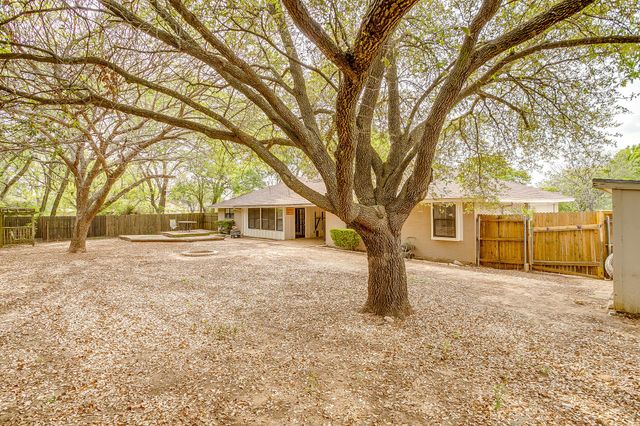 406 Country Club Drive, Joshua, TX 76058