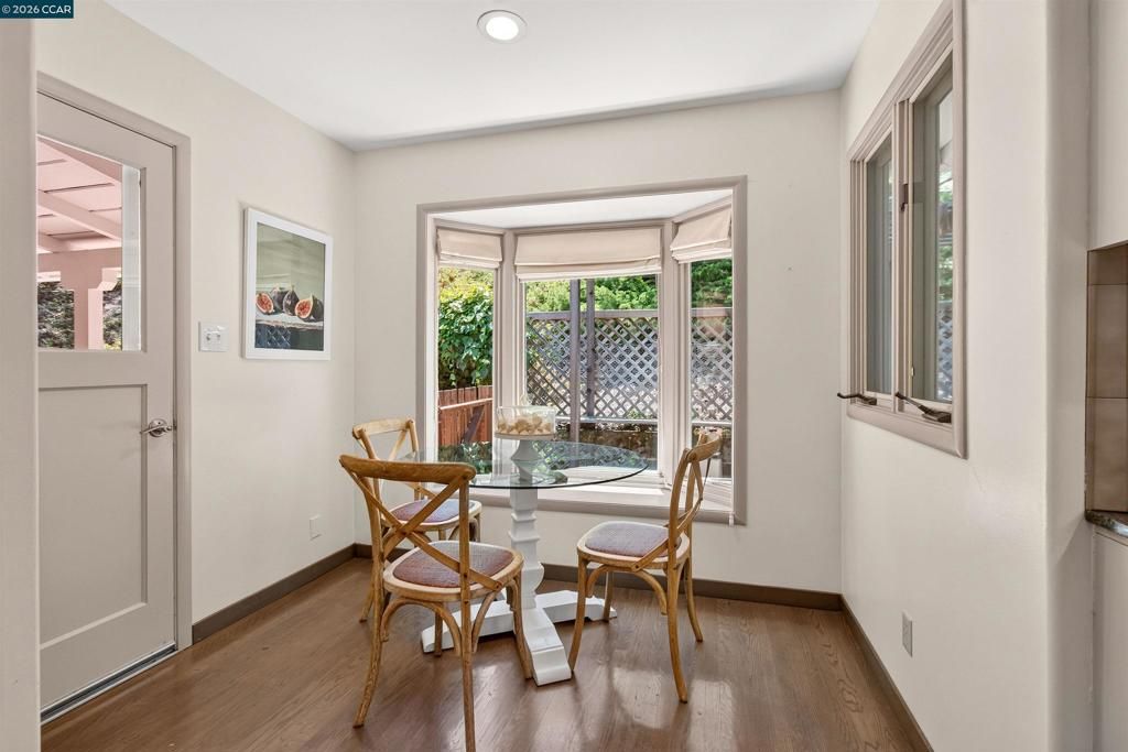 Image 16 of property listing at 1 Greenwood Ct, Orinda, CA 94563