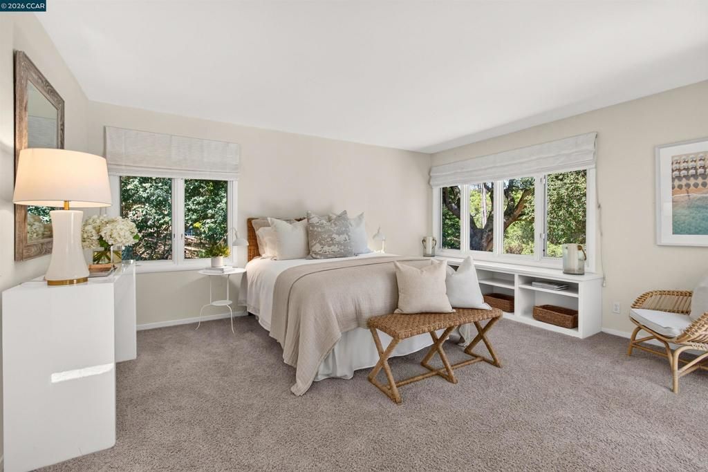 Image 17 of property listing at 1 Greenwood Ct, Orinda, CA 94563