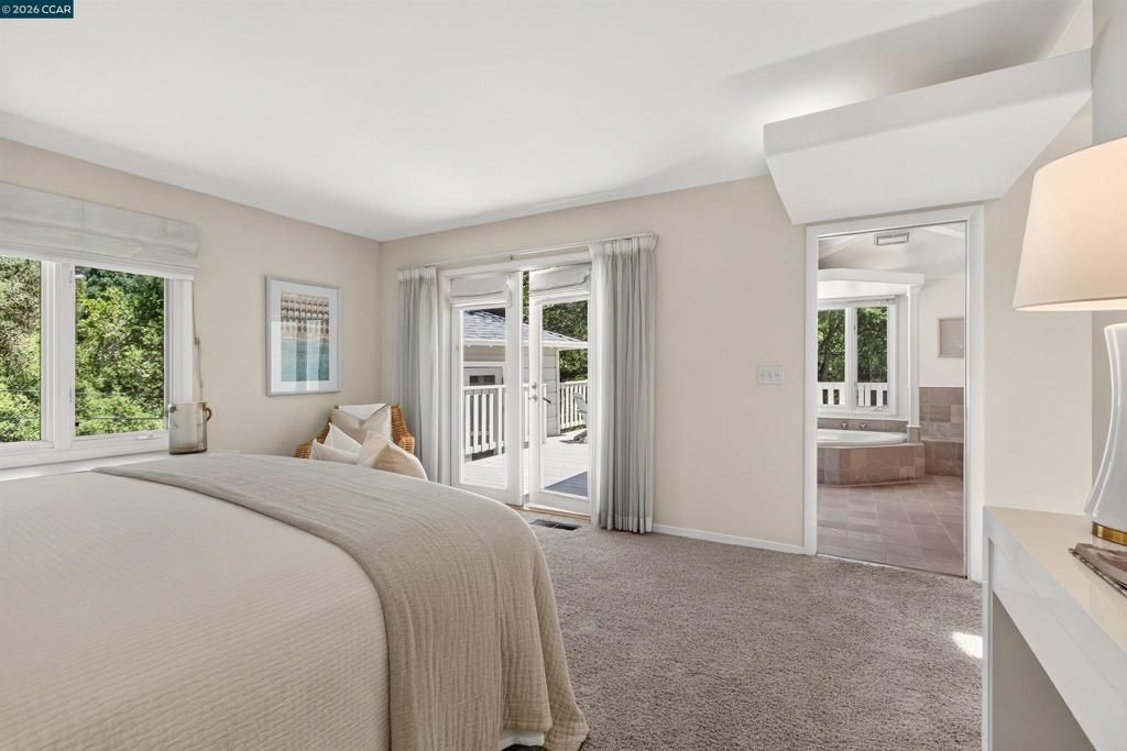 Image 18 of property listing at 1 Greenwood Ct, Orinda, CA 94563