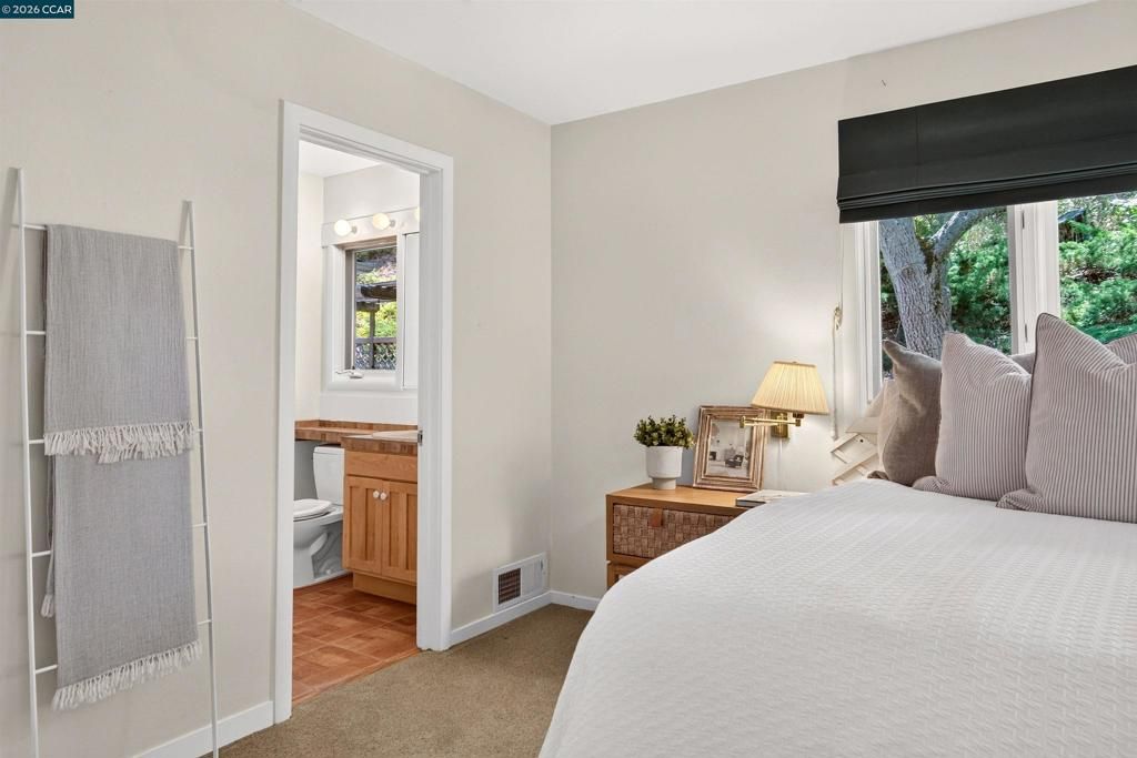 Image 24 of property listing at 1 Greenwood Ct, Orinda, CA 94563
