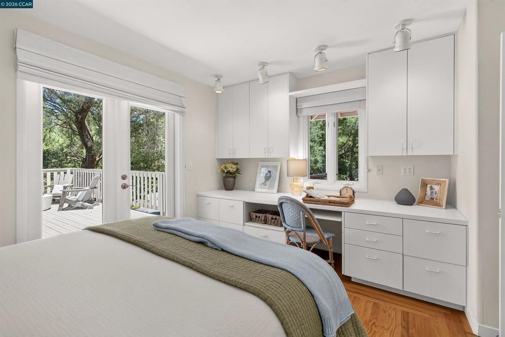Image 29 of property listing at 1 Greenwood Ct, Orinda, CA 94563
