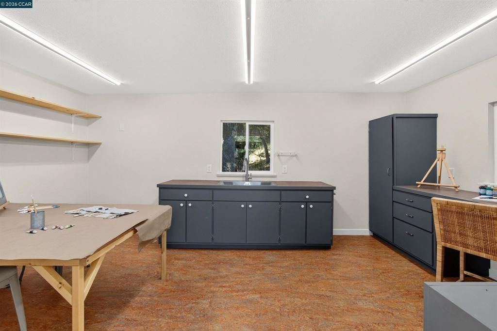 Image 37 of property listing at 1 Greenwood Ct, Orinda, CA 94563