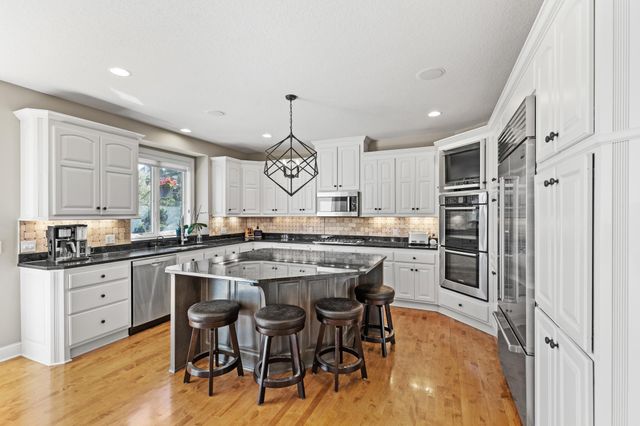18434 Bearpath Trail, Eden Prairie, MN 55347