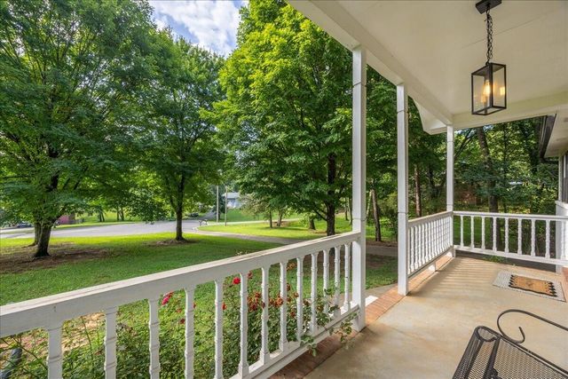 860 Anchor Drive, Lenoir City, TN 37771