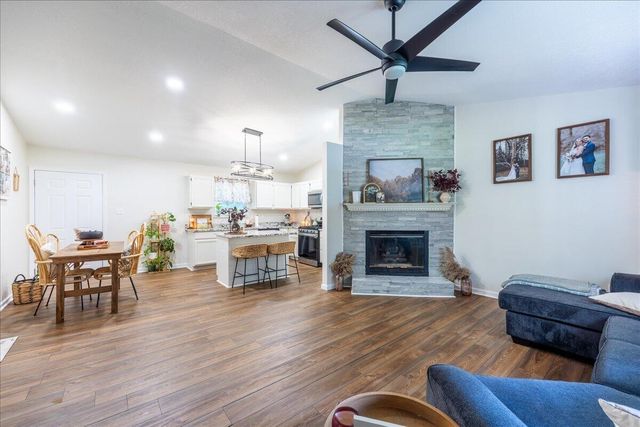 860 Anchor Drive, Lenoir City, TN 37771