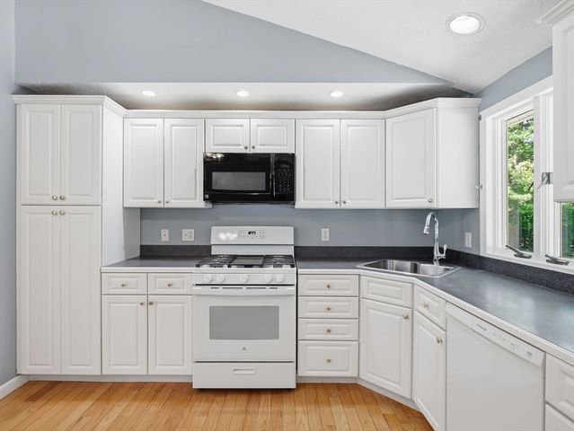 20 Franklin St, Billerica, MA 01862
