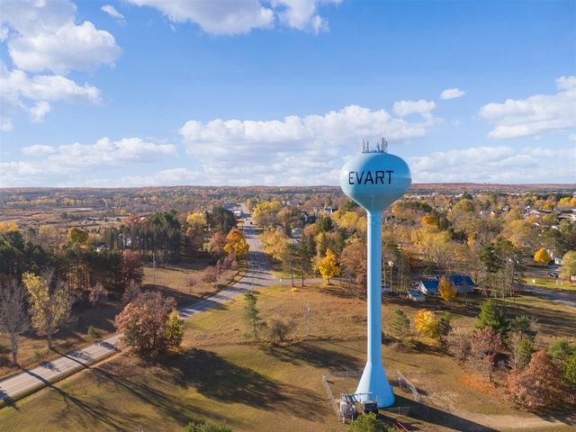 8600 7 Mile Road, Evart, MI 49631