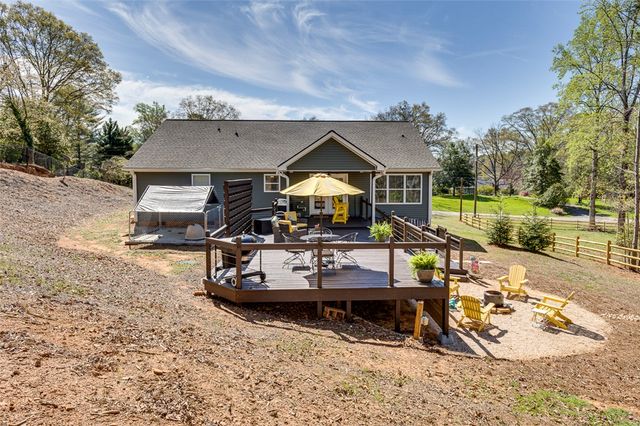 1712 E Saluda Lake Road, Greenville, SC 29611