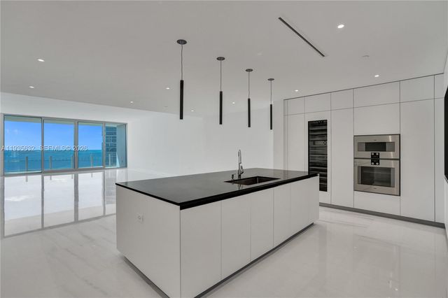 300 Biscayne Boulevard Way 3704C, Miami, FL 33131