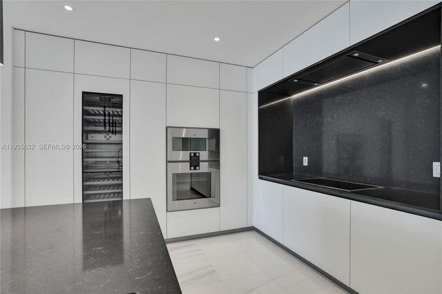 300 Biscayne Boulevard Way 3704C, Miami, FL 33131