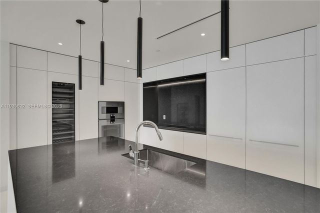 300 Biscayne Boulevard Way 3704C, Miami, FL 33131