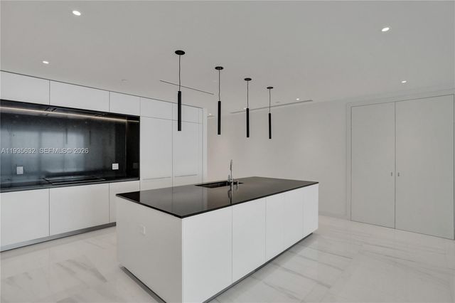 300 Biscayne Boulevard Way 3704C, Miami, FL 33131