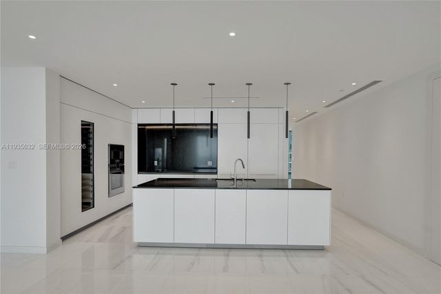 300 Biscayne Boulevard Way 3704C, Miami, FL 33131