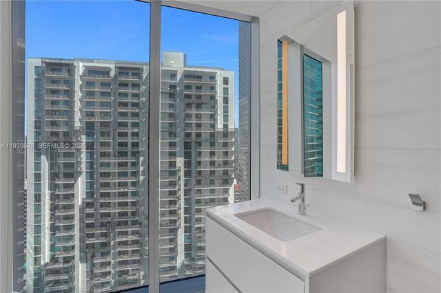 300 Biscayne Boulevard Way 3704C, Miami, FL 33131