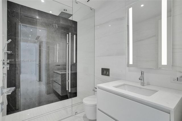 300 Biscayne Boulevard Way 3704C, Miami, FL 33131