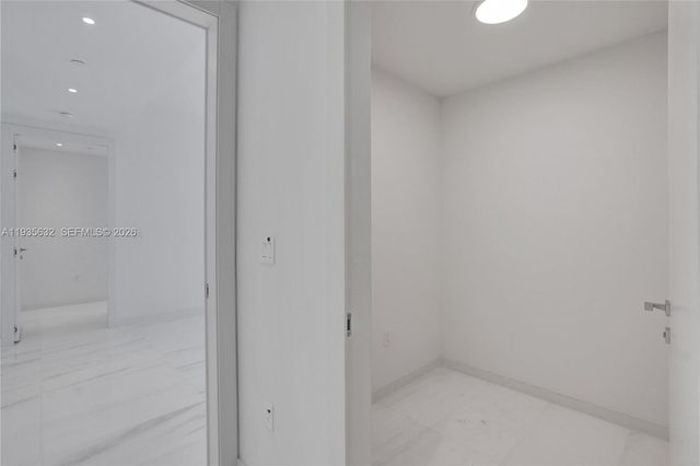 300 Biscayne Boulevard Way 3704C, Miami, FL 33131