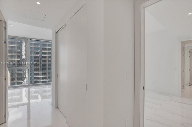 300 Biscayne Boulevard Way 3704C, Miami, FL 33131