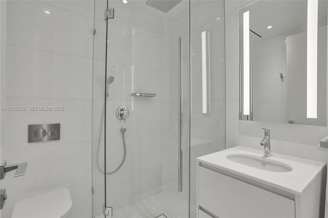 300 Biscayne Boulevard Way 3704C, Miami, FL 33131